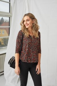 värikäs pusero viskoosia